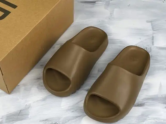 FV8425 Slide Adidas Yeezy Earth Brown 0526